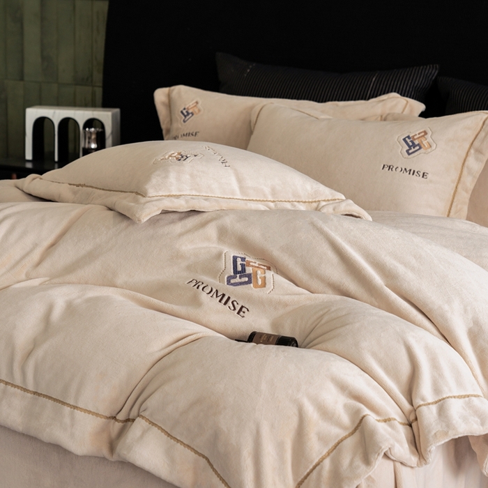 91家纺网 家纺一手货源 找家纺 （总）2025新款300g宽边绣花牛奶绒-悦