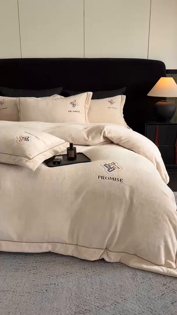 91家纺网 家纺一手货源 找家纺 （总）2025新款300g宽边绣花牛奶绒-悦