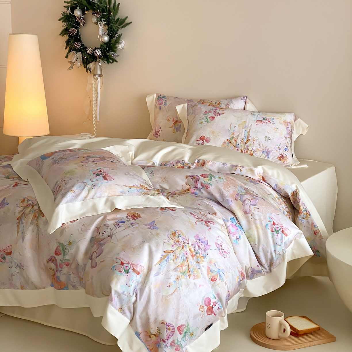 91家纺网 家纺一手货源 找家纺 卡巴伦家纺 2025新款超细旦天丝棉数码印花四件套-卡通（控价328） 熊熊草莓酱（乳白）