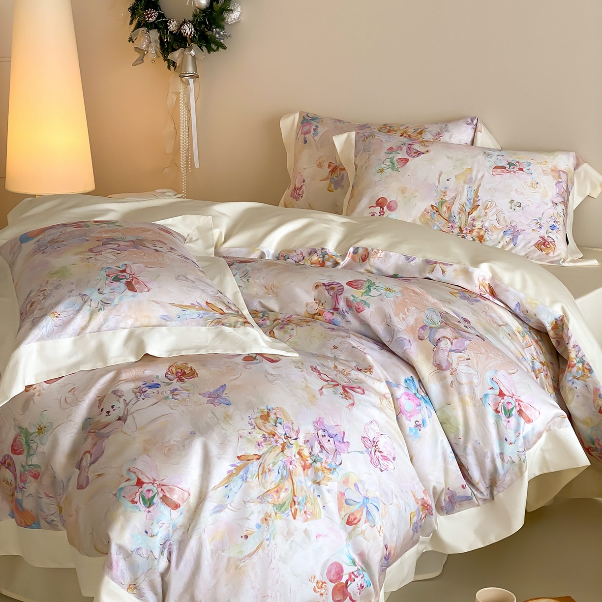 91家纺网 家纺一手货源 找家纺 卡巴伦家纺 2025新款超细旦天丝棉数码印花四件套-卡通（控价328） 熊熊草莓酱（乳白）