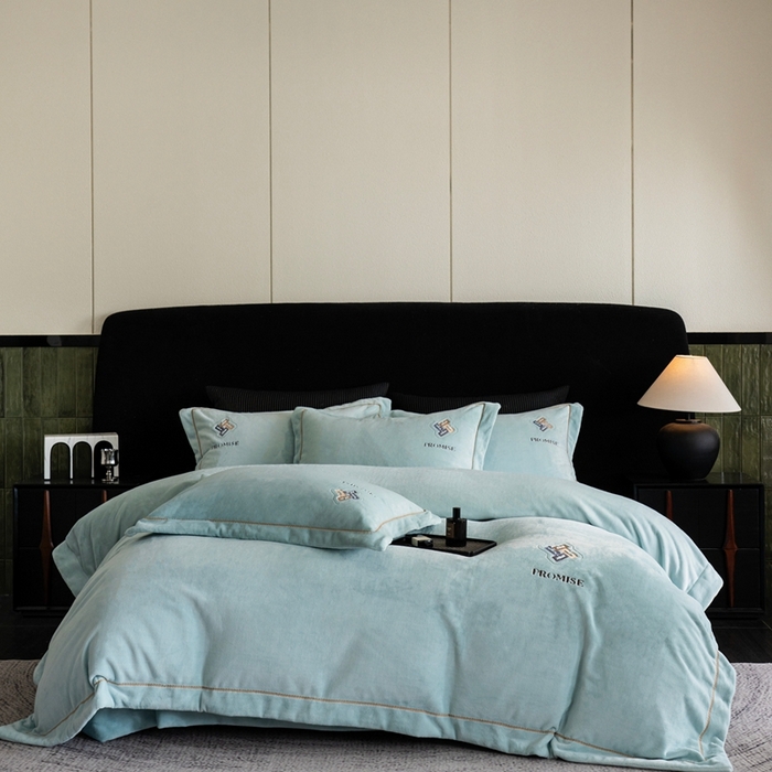 2025新款300g宽边绣花牛奶绒-悦 悦-晴兰