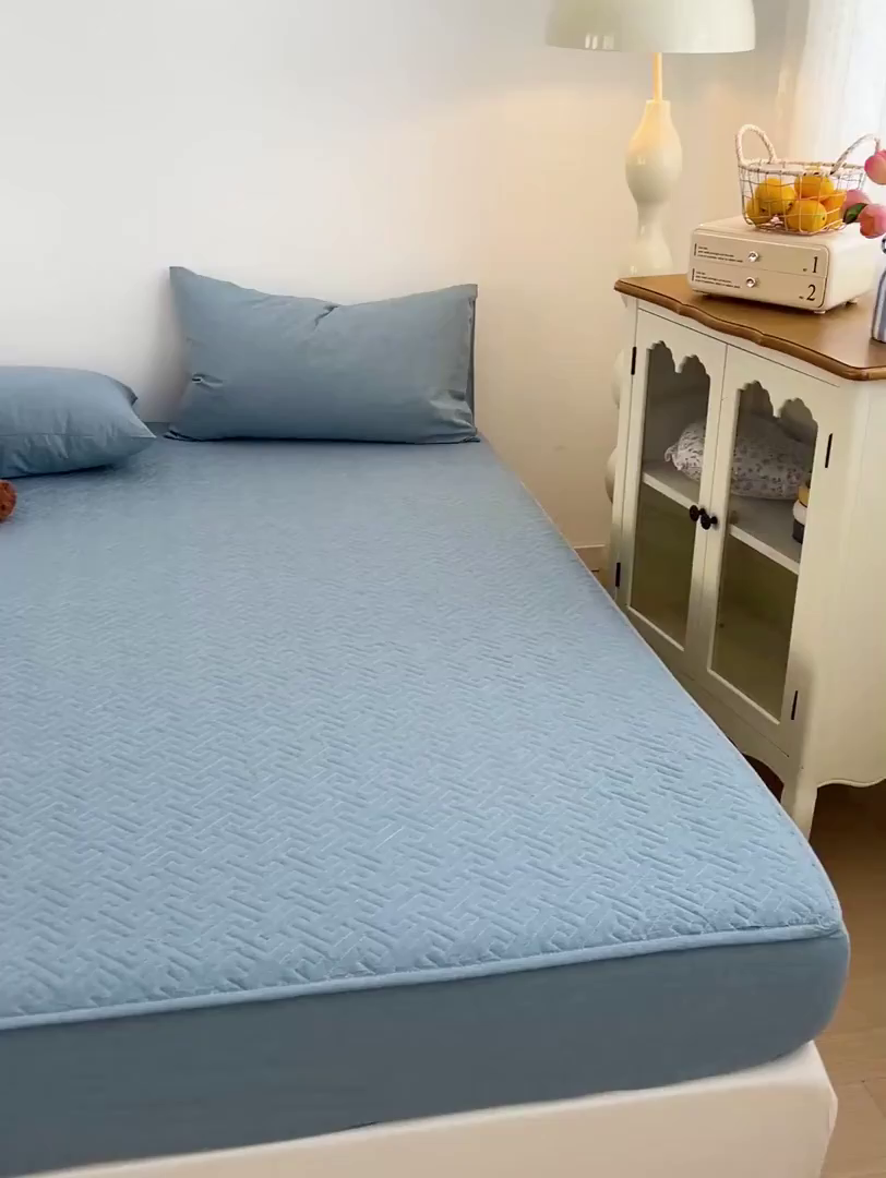 91家纺网 家纺一手货源 找家纺 梦洋家纺 2025新款全棉色织水洗棉夹棉床笠 兰色