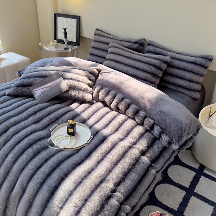 91家纺网 家纺一手货源 找家纺 （总）佰亿莱 2025新款兔兔绒牛奶绒加厚兔毛毯保暖毯子