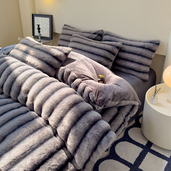 91家纺网 家纺一手货源 找家纺 （总）佰亿莱 2025新款兔兔绒牛奶绒加厚兔毛毯保暖毯子