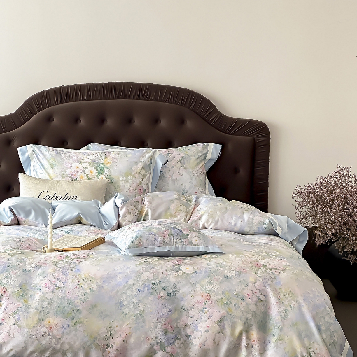 91家纺网 家纺一手货源 找家纺 卡巴伦家纺 2025新款超细旦天丝棉数码印花四件套-花卉（控价328） 晨曦-纯净蓝