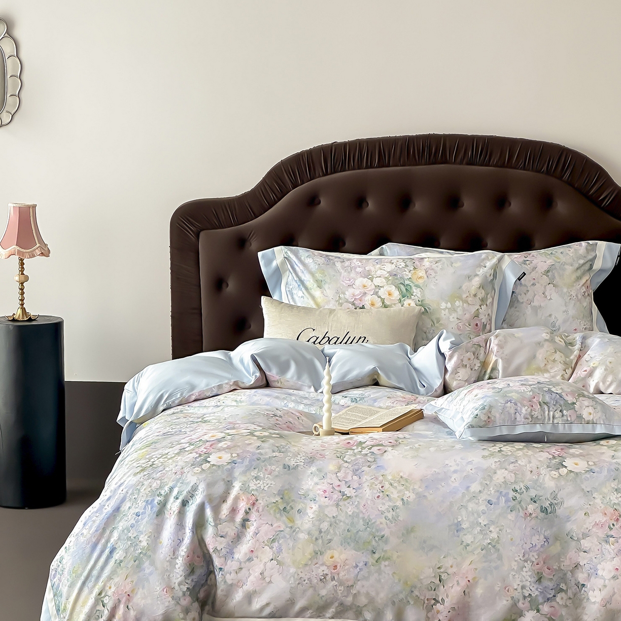 91家纺网 家纺一手货源 找家纺 卡巴伦家纺 2025新款超细旦天丝棉数码印花四件套-花卉（控价328） 晨曦-纯净蓝