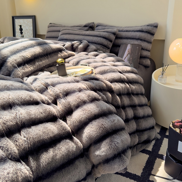 91家纺网 家纺一手货源 找家纺 佰亿莱 2025新款兔兔绒牛奶绒加厚兔毛毯保暖毯子 深灰