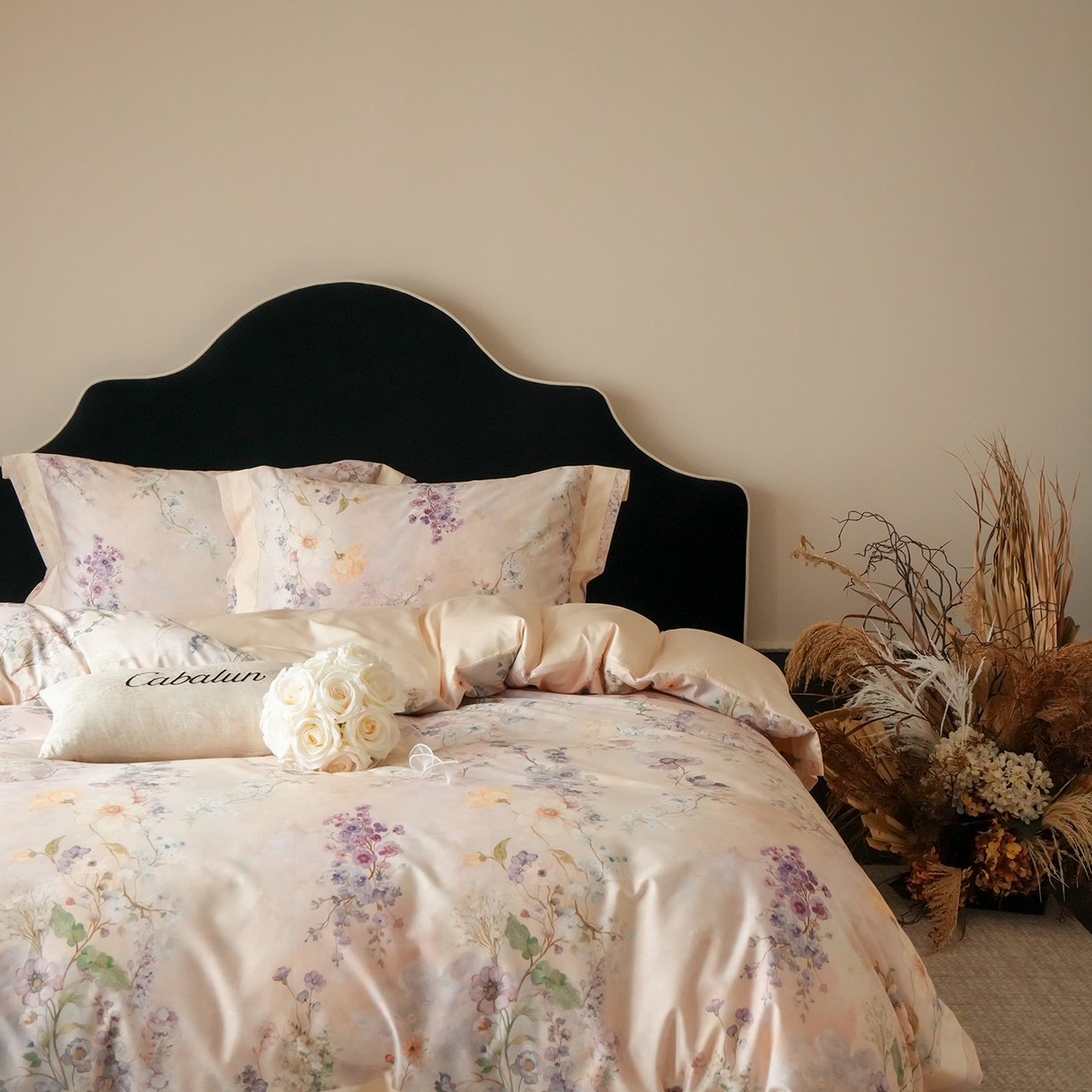 91家纺网 家纺一手货源 找家纺 卡巴伦家纺 2025新款50S超细旦全棉数码印花款四件套（控价298） 花晨月夕-奶油芝芝-风格二