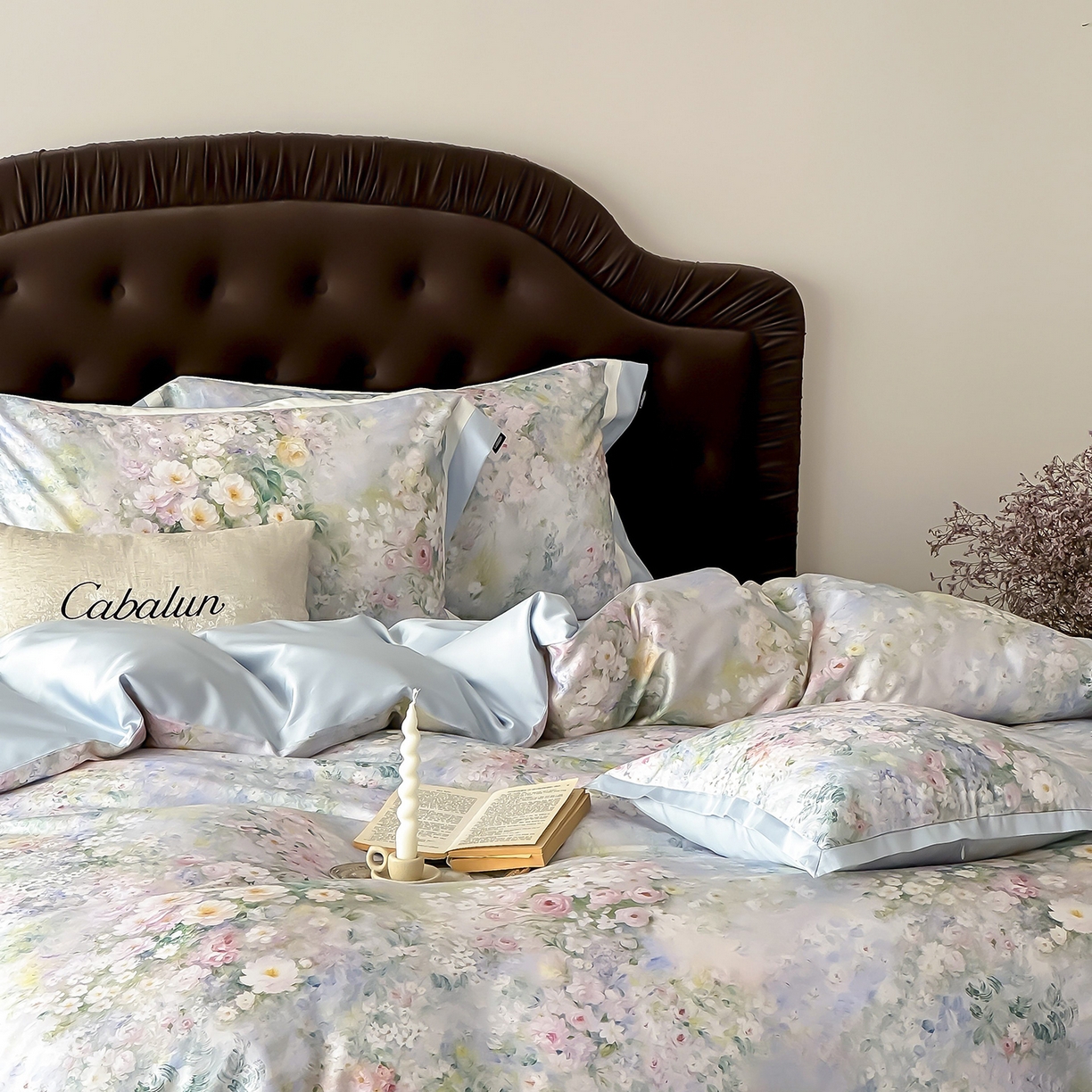 91家纺网 家纺一手货源 找家纺 卡巴伦家纺 2025新款超细旦天丝棉数码印花四件套-花卉（控价328） 晨曦-纯净蓝