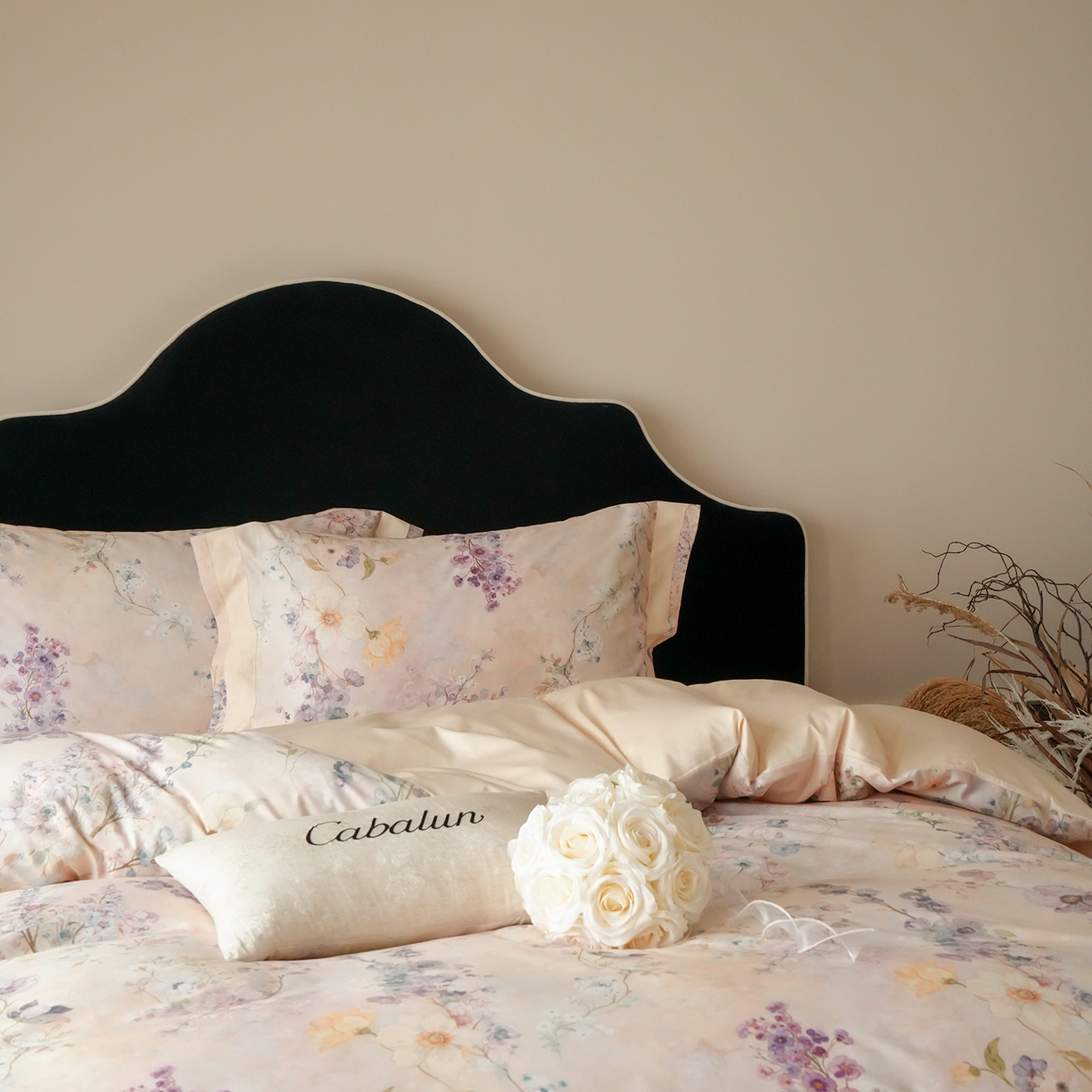 91家纺网 家纺一手货源 找家纺 卡巴伦家纺 2025新款50S超细旦全棉数码印花款四件套（控价298） 花晨月夕-奶油芝芝-风格二