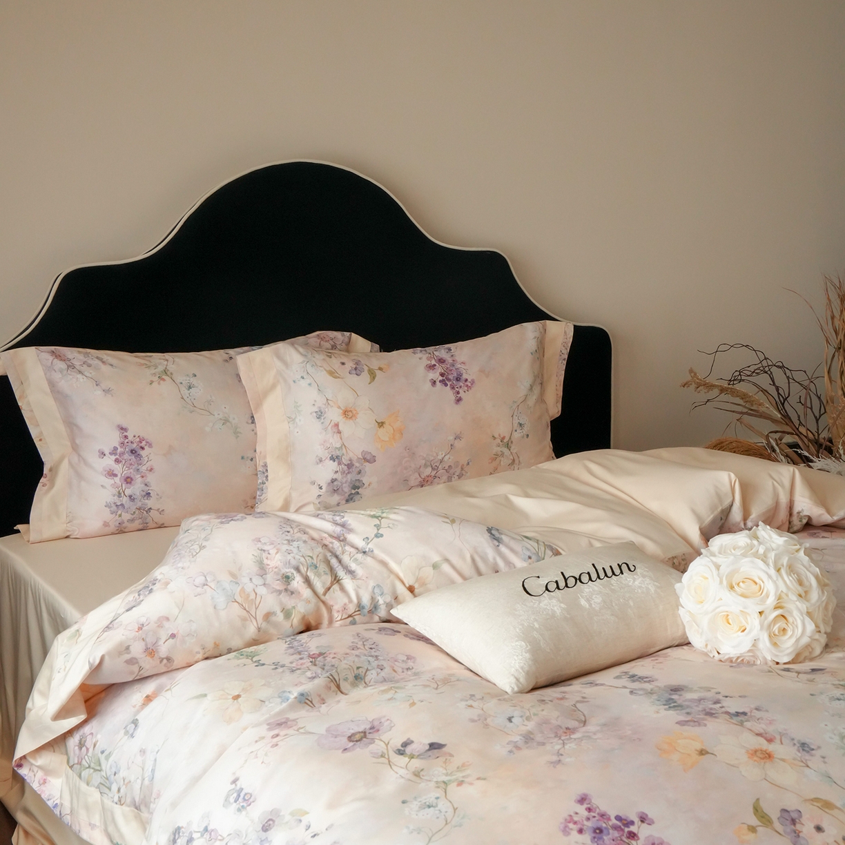 91家纺网 家纺一手货源 找家纺 卡巴伦家纺 2025新款50S超细旦全棉数码印花款四件套（控价298） 花晨月夕-奶油芝芝-风格二