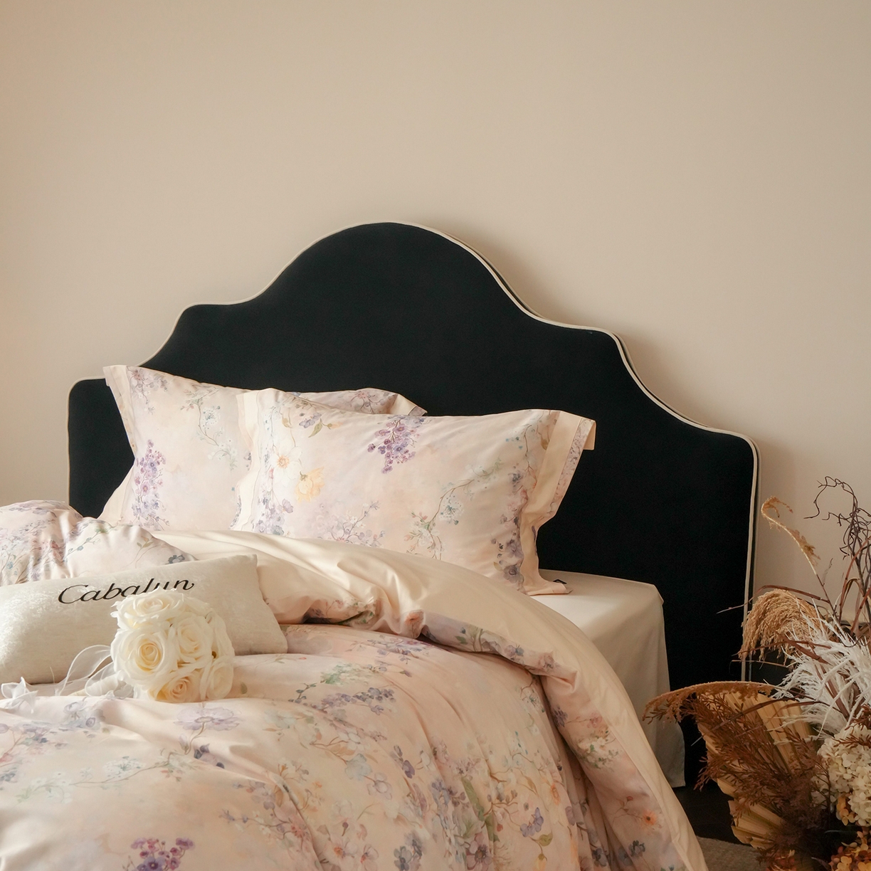 91家纺网 家纺一手货源 找家纺 卡巴伦家纺 2025新款50S超细旦全棉数码印花款四件套（控价298） 花晨月夕-奶油芝芝-风格二