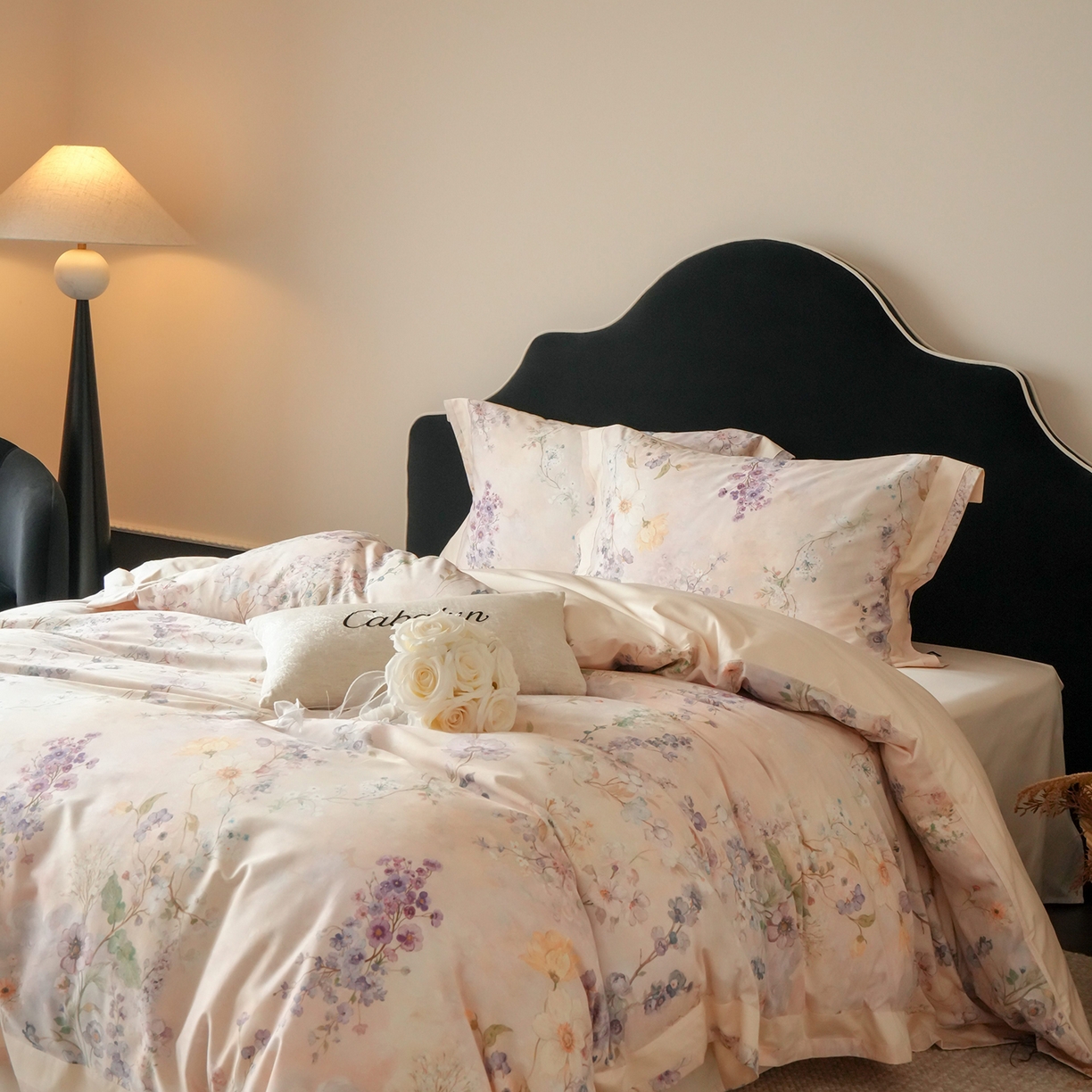 91家纺网 家纺一手货源 找家纺 卡巴伦家纺 2025新款50S超细旦全棉数码印花款四件套（控价298） 花晨月夕-奶油芝芝-风格二