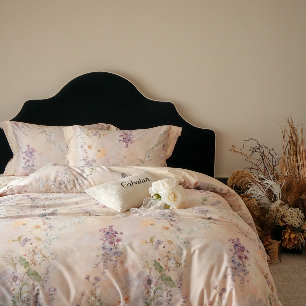 91家纺网 家纺一手货源 找家纺 卡巴伦家纺 2025新款50S超细旦全棉数码印花款四件套（控价298） 花晨月夕-奶油芝芝-风格二