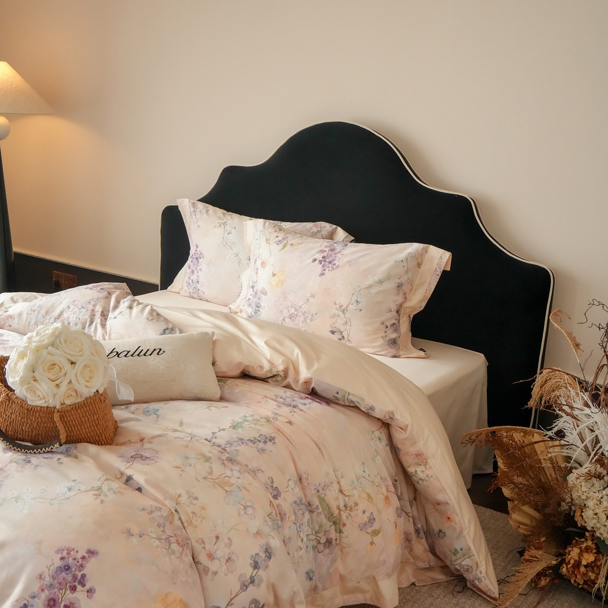 91家纺网 家纺一手货源 找家纺 卡巴伦家纺 2025新款50S超细旦全棉数码印花款四件套（控价298） 花晨月夕-奶油芝芝-风格二