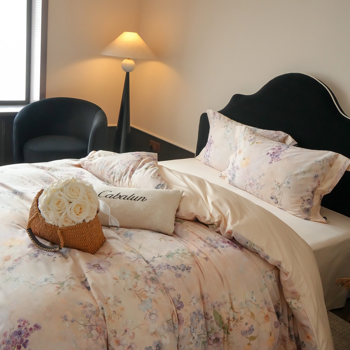 91家纺网 家纺一手货源 找家纺 卡巴伦家纺 2025新款50S超细旦全棉数码印花款四件套（控价298） 花晨月夕-奶油芝芝-风格二