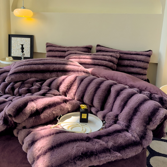 91家纺网 家纺一手货源 找家纺 佰亿莱 2025新款兔兔绒牛奶绒加厚兔毛毯保暖毯子 暗紫