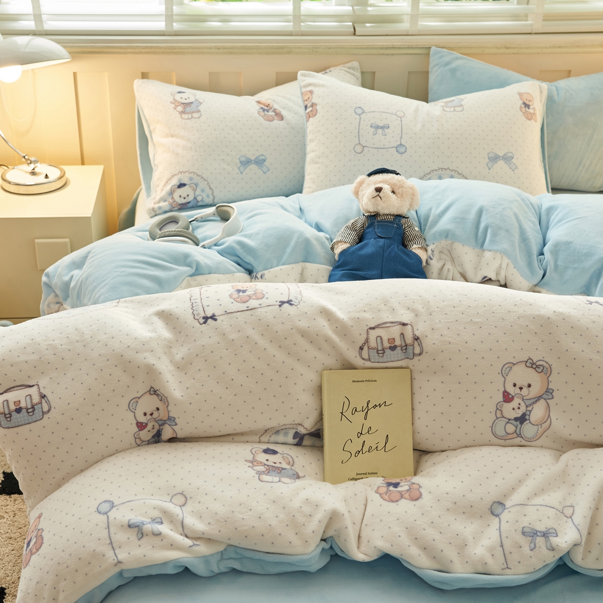 91家纺网 家纺一手货源 找家纺 晨曦家纺 2025新款加厚230克双面牛奶绒卡通可爱法兰绒四件套 萌萌熊仔