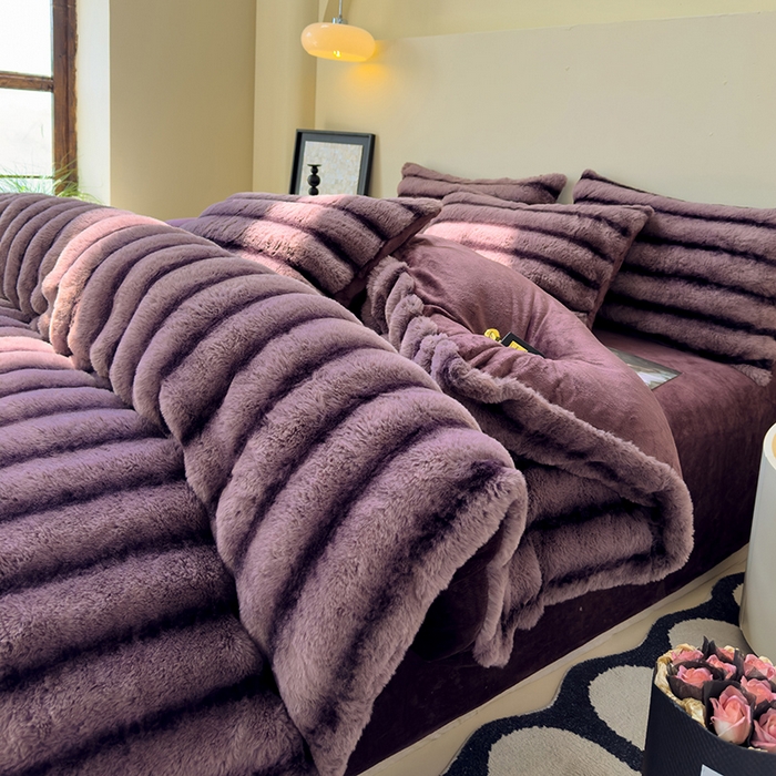 91家纺网 家纺一手货源 找家纺 佰亿莱 2025新款兔兔绒牛奶绒加厚兔毛毯保暖毯子 暗紫