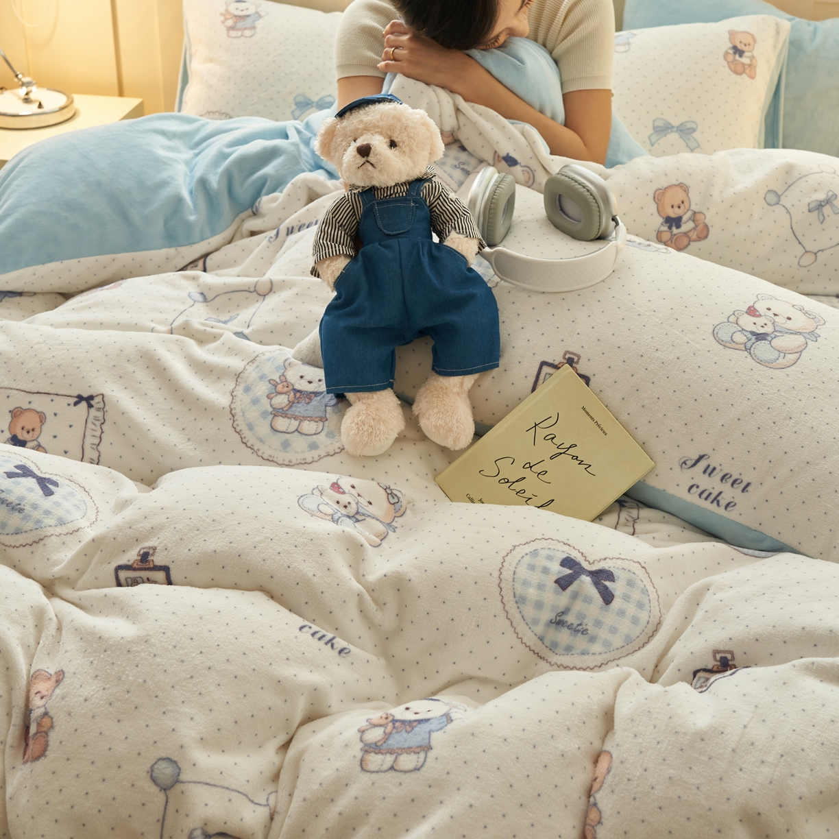 91家纺网 家纺一手货源 找家纺 晨曦家纺 2025新款加厚230克双面牛奶绒卡通可爱法兰绒四件套 萌萌熊仔