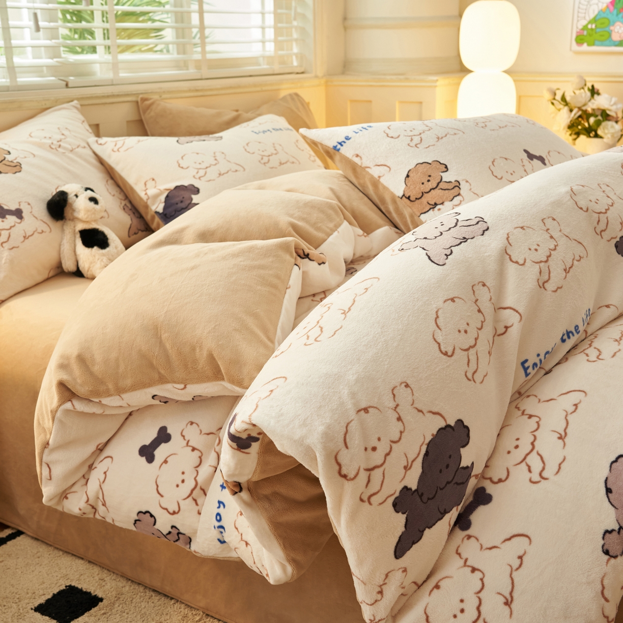 91家纺网 家纺一手货源 找家纺 晨曦家纺 2025新款加厚230克双面牛奶绒卡通可爱法兰绒四件套 快乐小狗