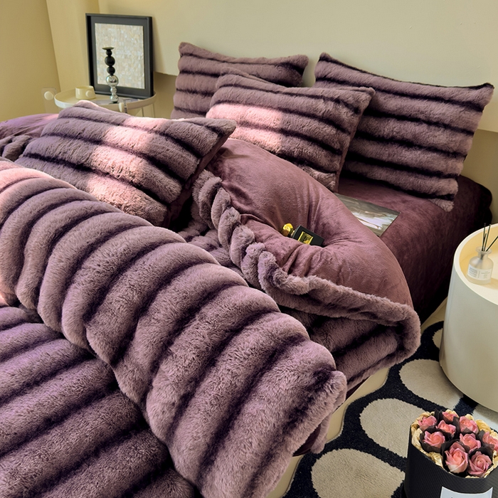 91家纺网 家纺一手货源 找家纺 佰亿莱 2025新款兔兔绒牛奶绒加厚兔毛毯保暖毯子 暗紫