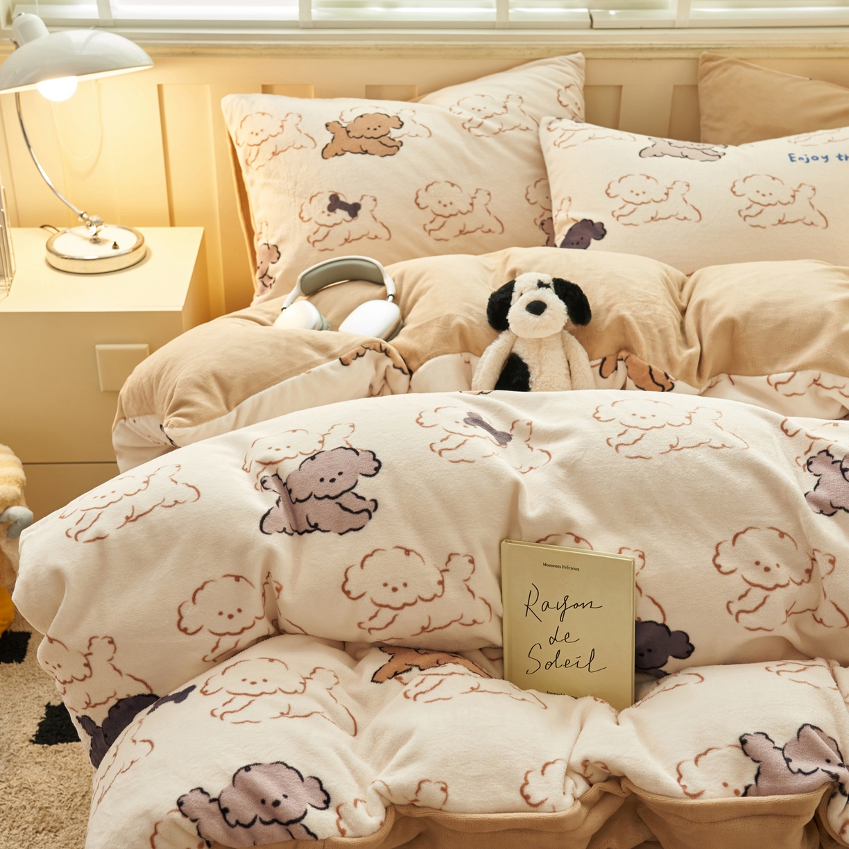 91家纺网 家纺一手货源 找家纺 晨曦家纺 2025新款加厚230克双面牛奶绒卡通可爱法兰绒四件套 快乐小狗