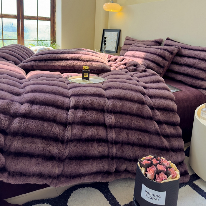 91家纺网 家纺一手货源 找家纺 佰亿莱 2025新款兔兔绒牛奶绒加厚兔毛毯保暖毯子 暗紫