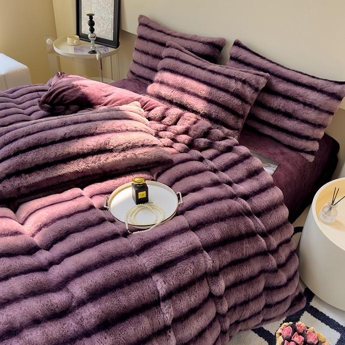 91家纺网 家纺一手货源 找家纺 佰亿莱 2025新款兔兔绒牛奶绒加厚兔毛毯保暖毯子 暗紫