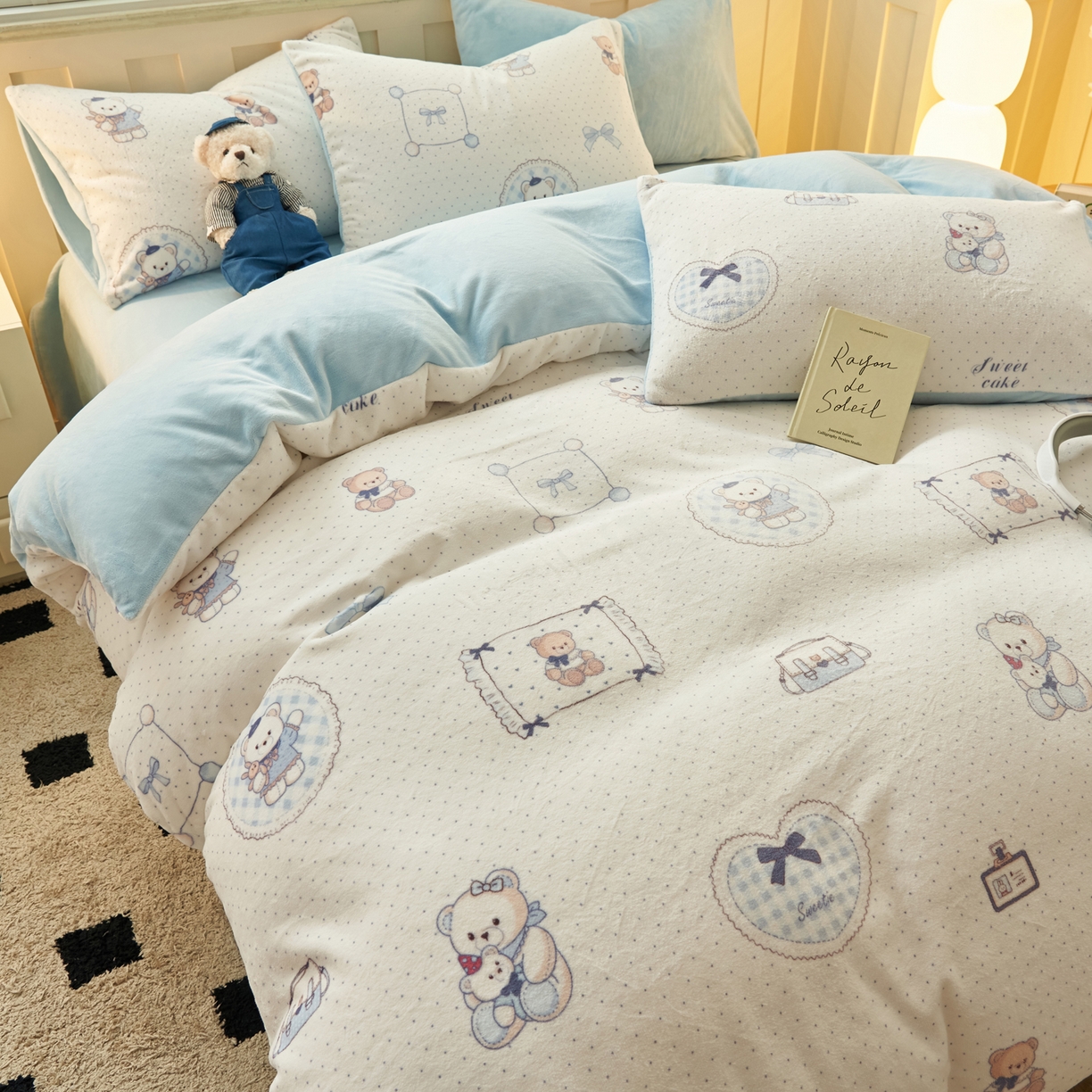 91家纺网 家纺一手货源 找家纺 晨曦家纺 2025新款加厚230克双面牛奶绒卡通可爱法兰绒四件套 萌萌熊仔