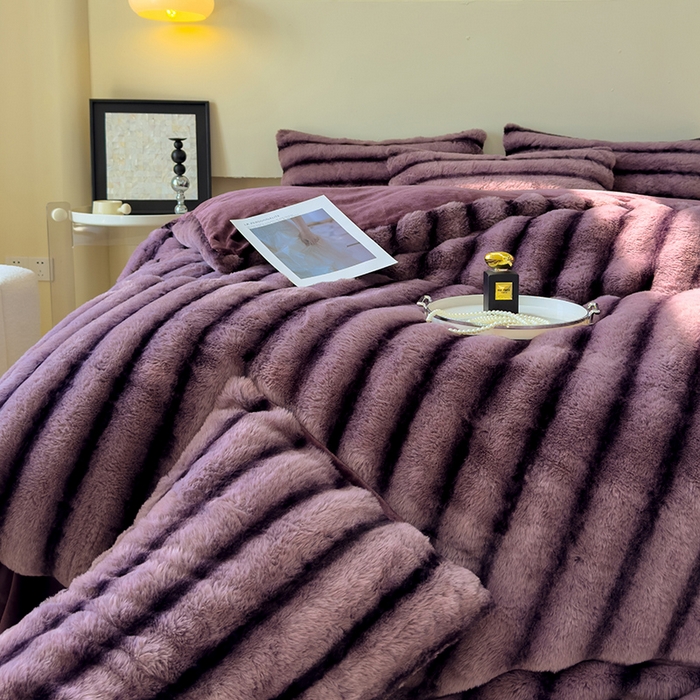 91家纺网 家纺一手货源 找家纺 佰亿莱 2025新款兔兔绒牛奶绒加厚兔毛毯保暖毯子 暗紫