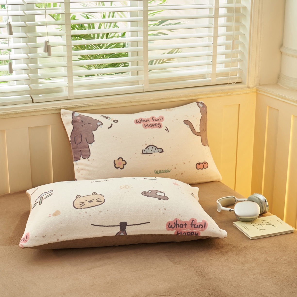 91家纺网 家纺一手货源 找家纺 晨曦家纺 2025新款加厚230克双面牛奶绒卡通可爱法兰绒四件套 调皮猫狗