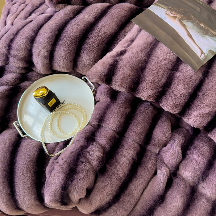 91家纺网 家纺一手货源 找家纺 佰亿莱 2025新款兔兔绒牛奶绒加厚兔毛毯保暖毯子 暗紫