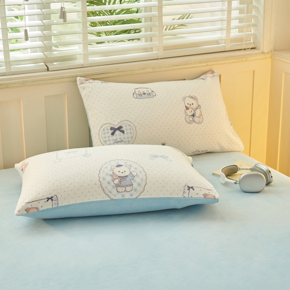 91家纺网 家纺一手货源 找家纺 晨曦家纺 2025新款加厚230克双面牛奶绒卡通可爱法兰绒四件套 萌萌熊仔