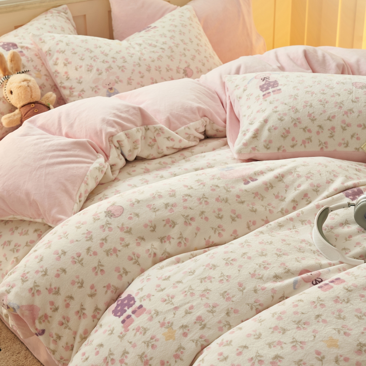 91家纺网 家纺一手货源 找家纺 晨曦家纺 2025新款加厚230克双面牛奶绒卡通可爱法兰绒四件套 兔女孩