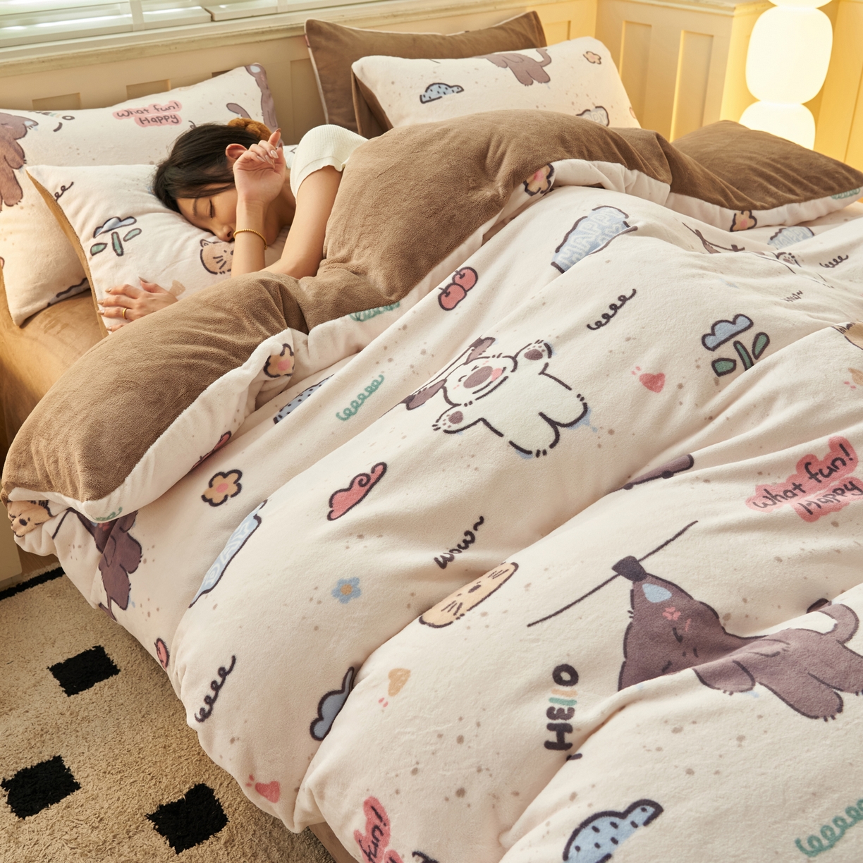 91家纺网 家纺一手货源 找家纺 晨曦家纺 2025新款加厚230克双面牛奶绒卡通可爱法兰绒四件套 调皮猫狗