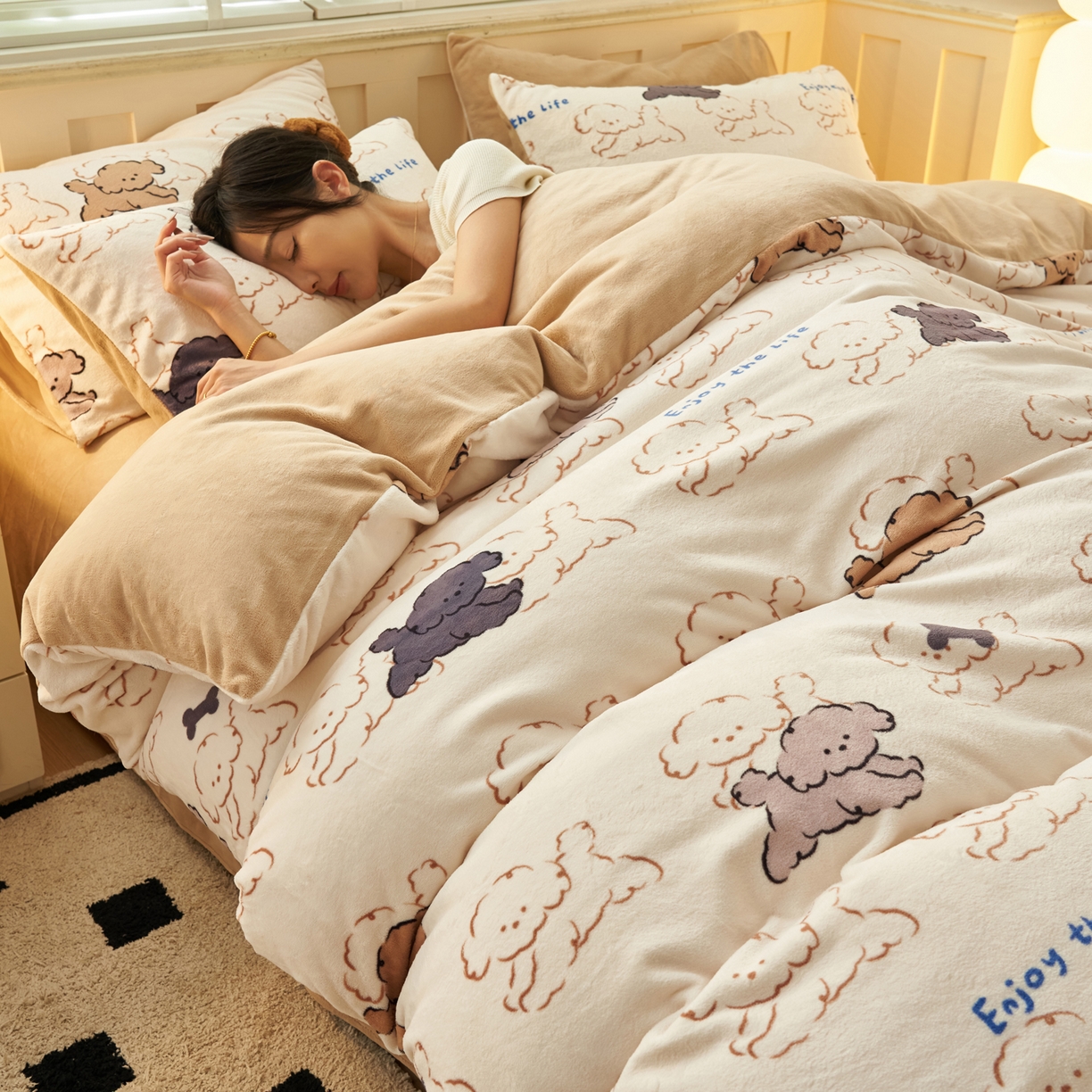 91家纺网 家纺一手货源 找家纺 晨曦家纺 2025新款加厚230克双面牛奶绒卡通可爱法兰绒四件套 快乐小狗