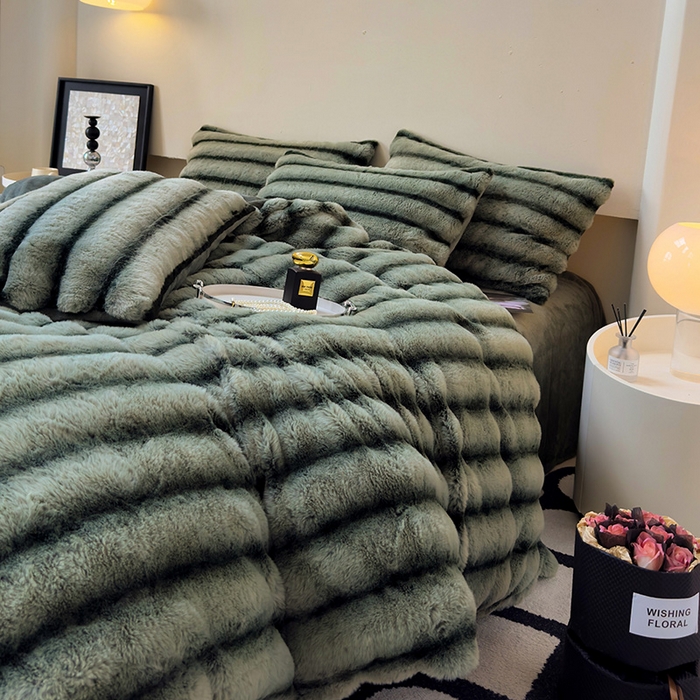 91家纺网 家纺一手货源 找家纺 佰亿莱 2025新款兔兔绒牛奶绒加厚兔毛毯保暖毯子 军绿
