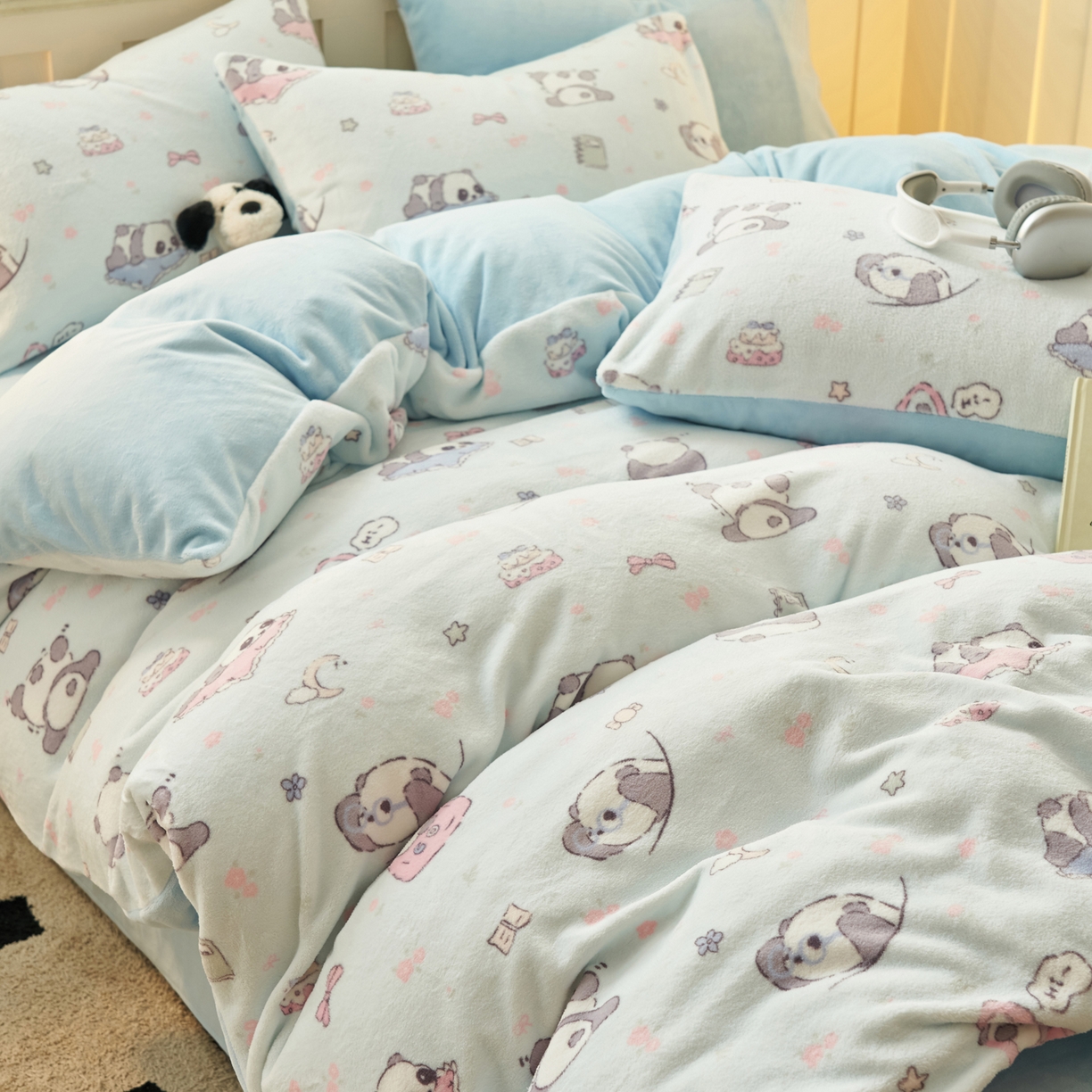 91家纺网 家纺一手货源 找家纺 晨曦家纺 2025新款加厚230克双面牛奶绒卡通可爱法兰绒四件套 可爱熊猫