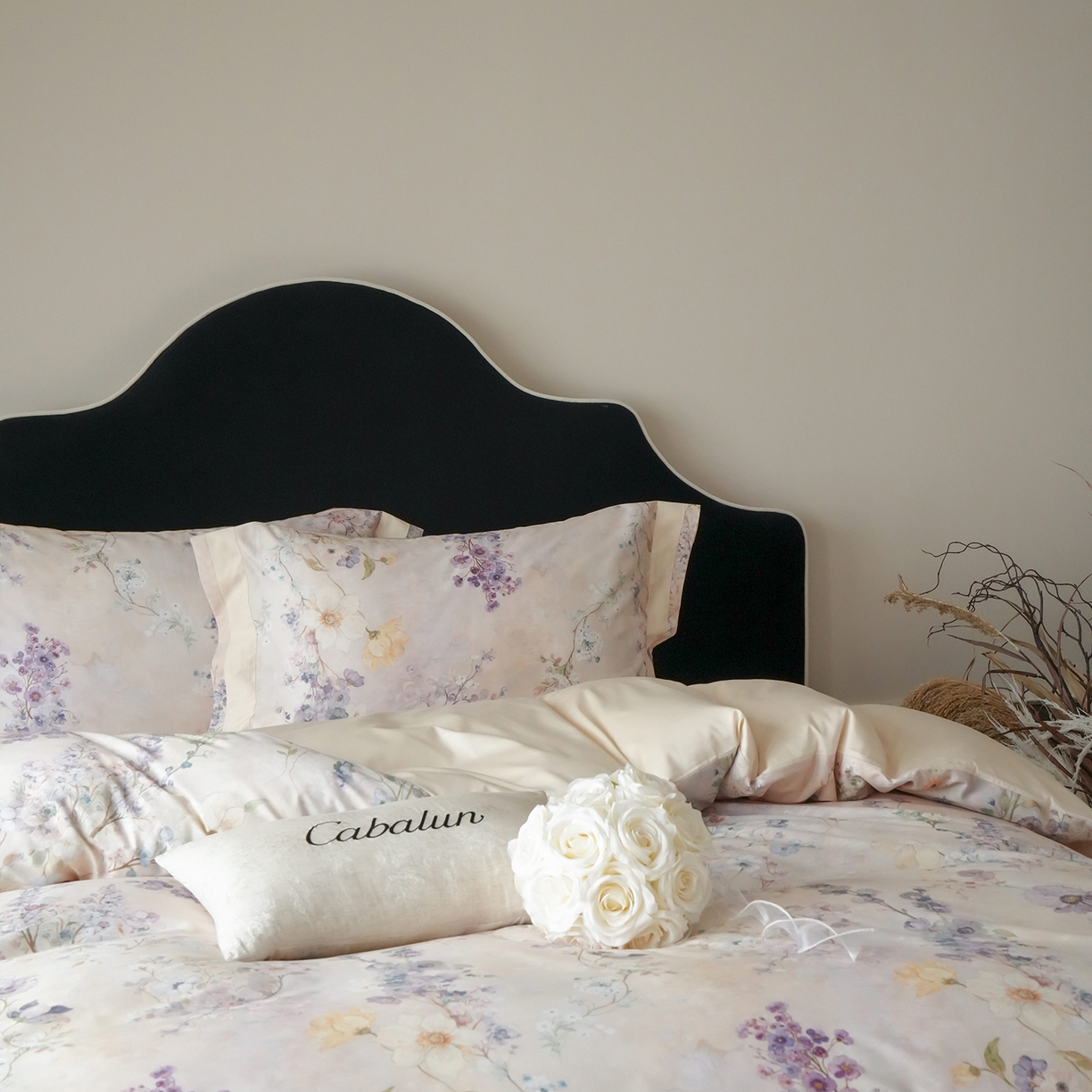 91家纺网 家纺一手货源 找家纺 卡巴伦家纺 2025新款50S超细旦全棉数码印花款四件套（控价298） 花晨月夕-奶油芝芝-风格一