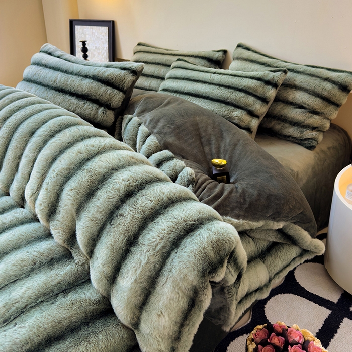 91家纺网 家纺一手货源 找家纺 佰亿莱 2025新款兔兔绒牛奶绒加厚兔毛毯保暖毯子 军绿