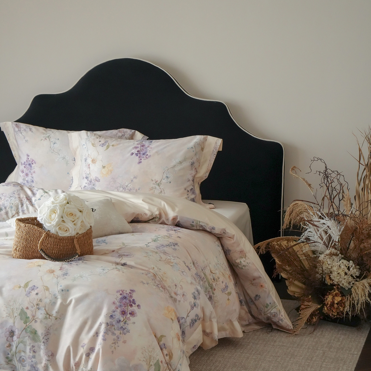 91家纺网 家纺一手货源 找家纺 卡巴伦家纺 2025新款50S超细旦全棉数码印花款四件套（控价298） 花晨月夕-奶油芝芝-风格一