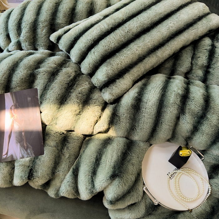 91家纺网 家纺一手货源 找家纺 佰亿莱 2025新款兔兔绒牛奶绒加厚兔毛毯保暖毯子 军绿