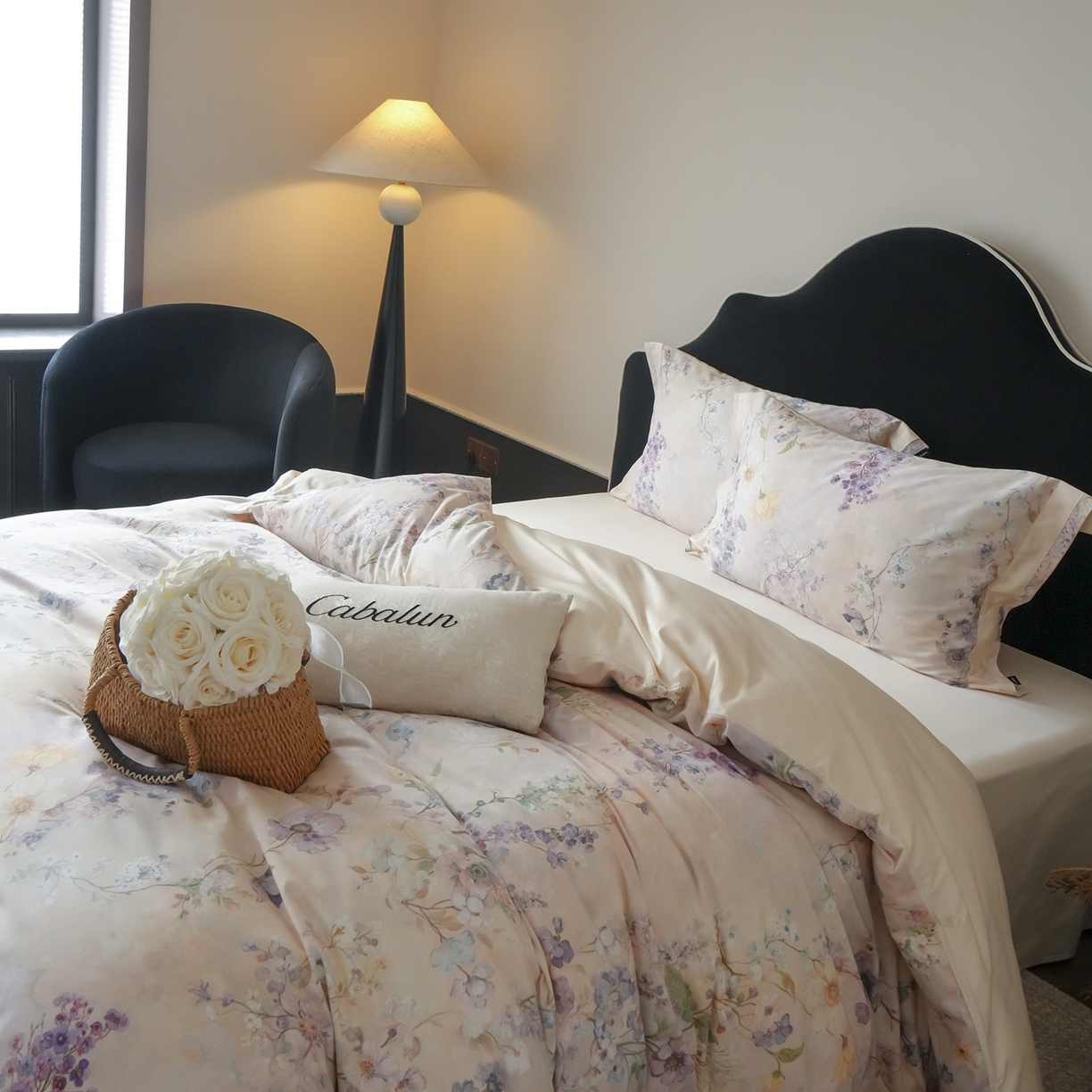 91家纺网 家纺一手货源 找家纺 卡巴伦家纺 2025新款50S超细旦全棉数码印花款四件套（控价298） 花晨月夕-奶油芝芝-风格一