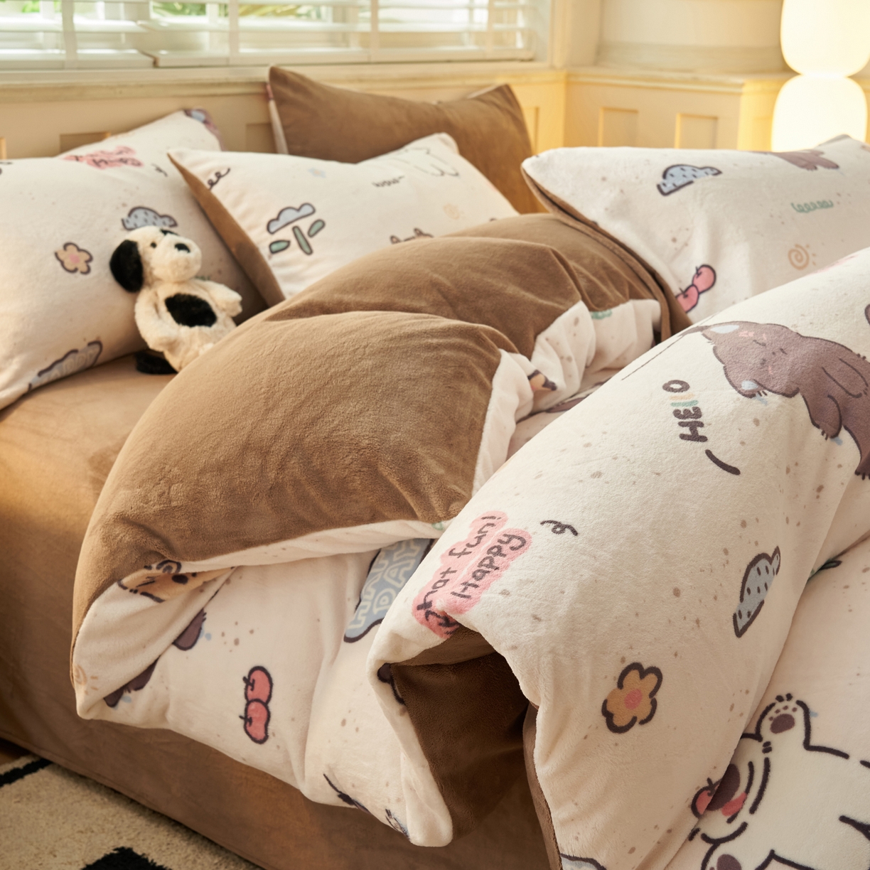 91家纺网 家纺一手货源 找家纺 晨曦家纺 2025新款加厚230克双面牛奶绒卡通可爱法兰绒四件套 调皮猫狗