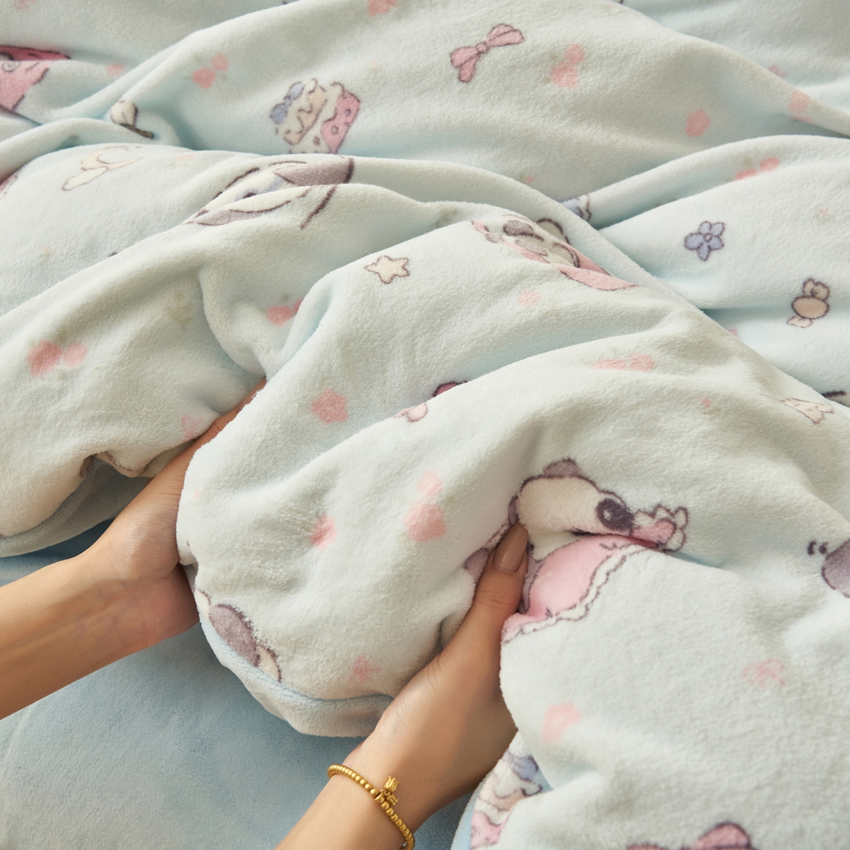 91家纺网 家纺一手货源 找家纺 晨曦家纺 2025新款加厚230克双面牛奶绒卡通可爱法兰绒四件套 可爱熊猫