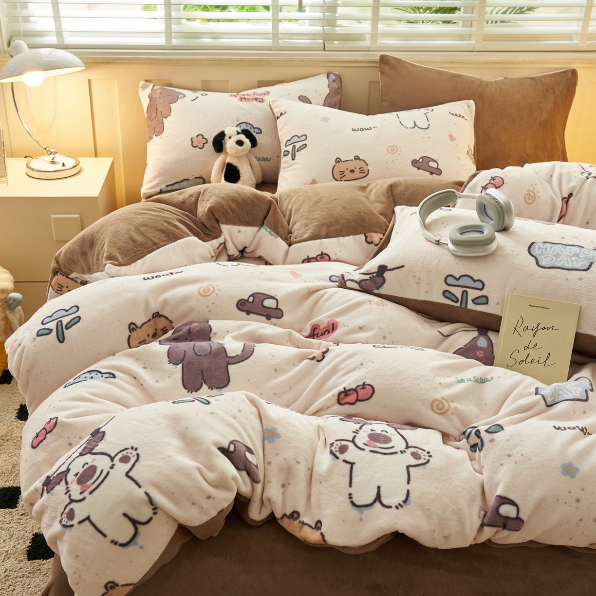91家纺网 家纺一手货源 找家纺 晨曦家纺 2025新款加厚230克双面牛奶绒卡通可爱法兰绒四件套 调皮猫狗