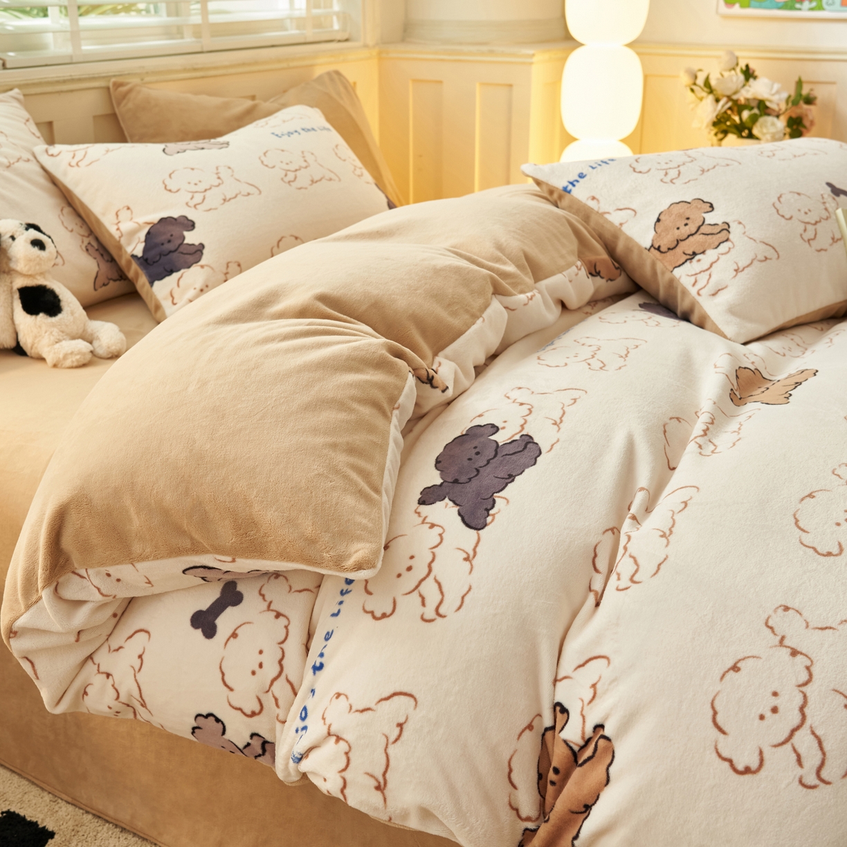 91家纺网 家纺一手货源 找家纺 晨曦家纺 2025新款加厚230克双面牛奶绒卡通可爱法兰绒四件套 快乐小狗