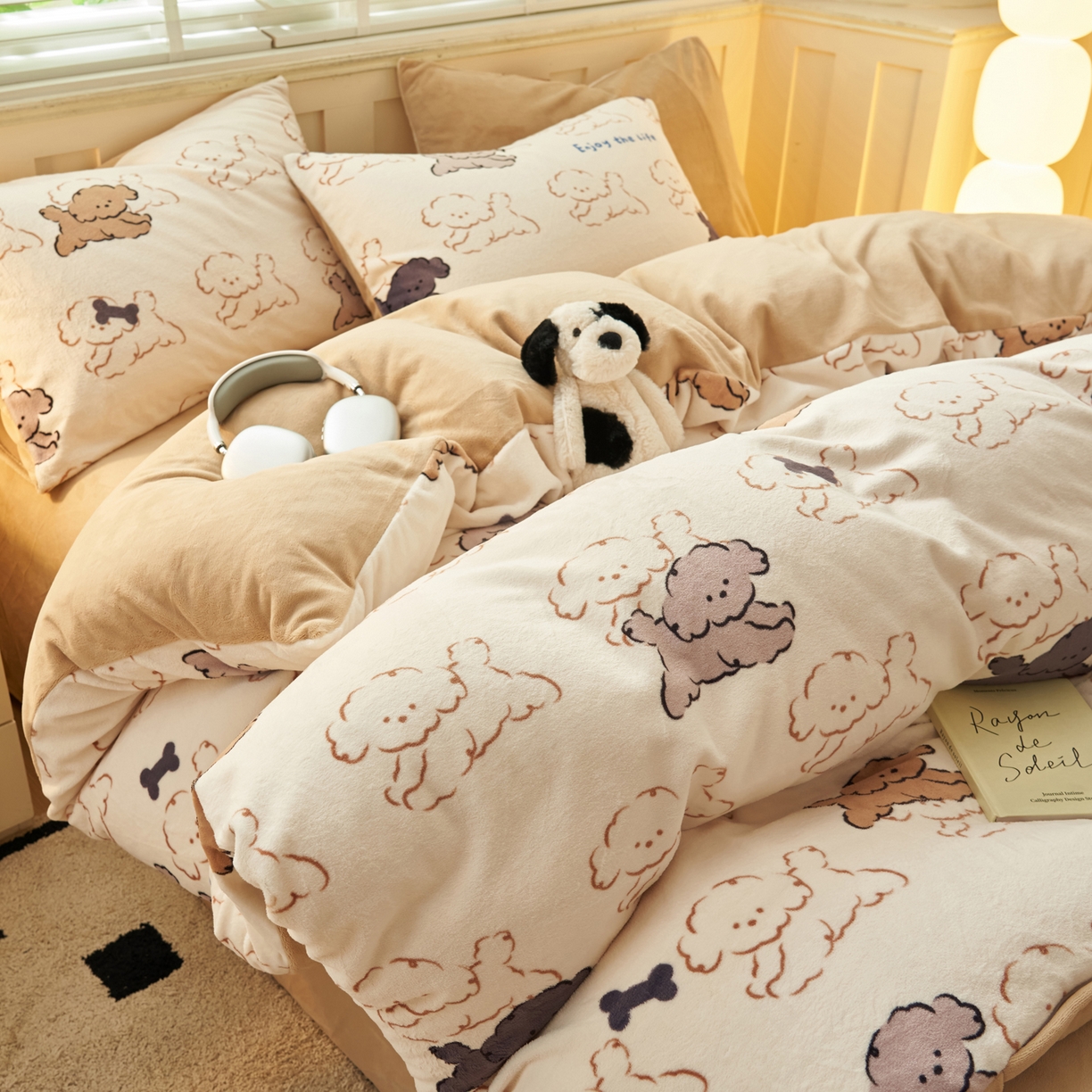 91家纺网 家纺一手货源 找家纺 晨曦家纺 2025新款加厚230克双面牛奶绒卡通可爱法兰绒四件套 快乐小狗