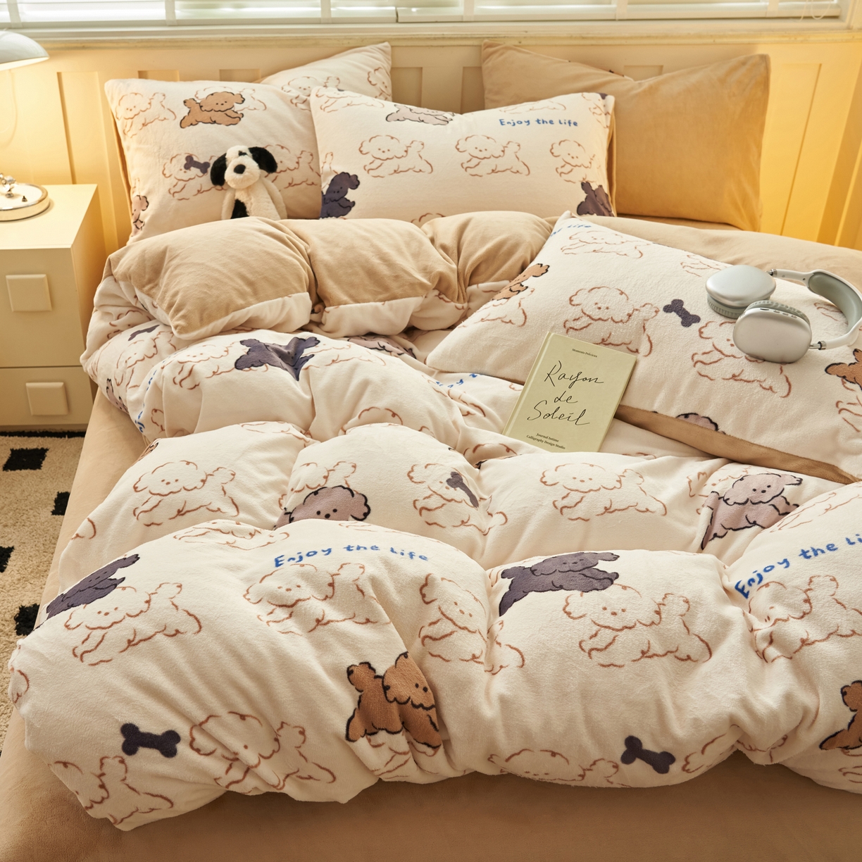 91家纺网 家纺一手货源 找家纺 晨曦家纺 2025新款加厚230克双面牛奶绒卡通可爱法兰绒四件套 快乐小狗